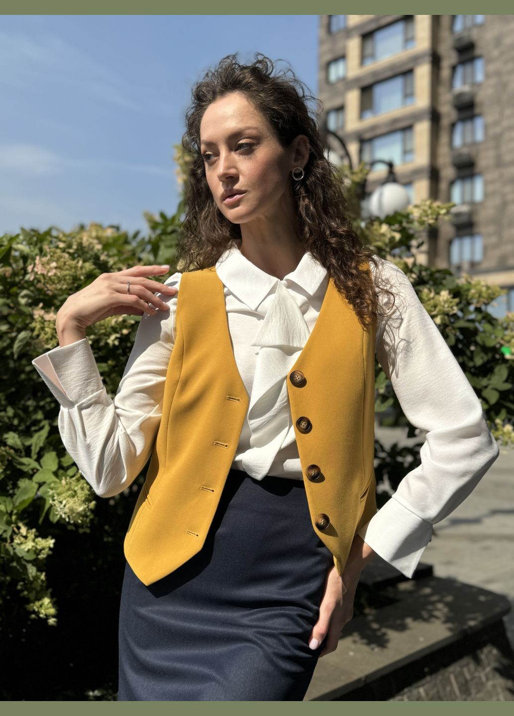 Короткий жилет с карманами горчичного цвета 3353 Cat Orange (303106788)