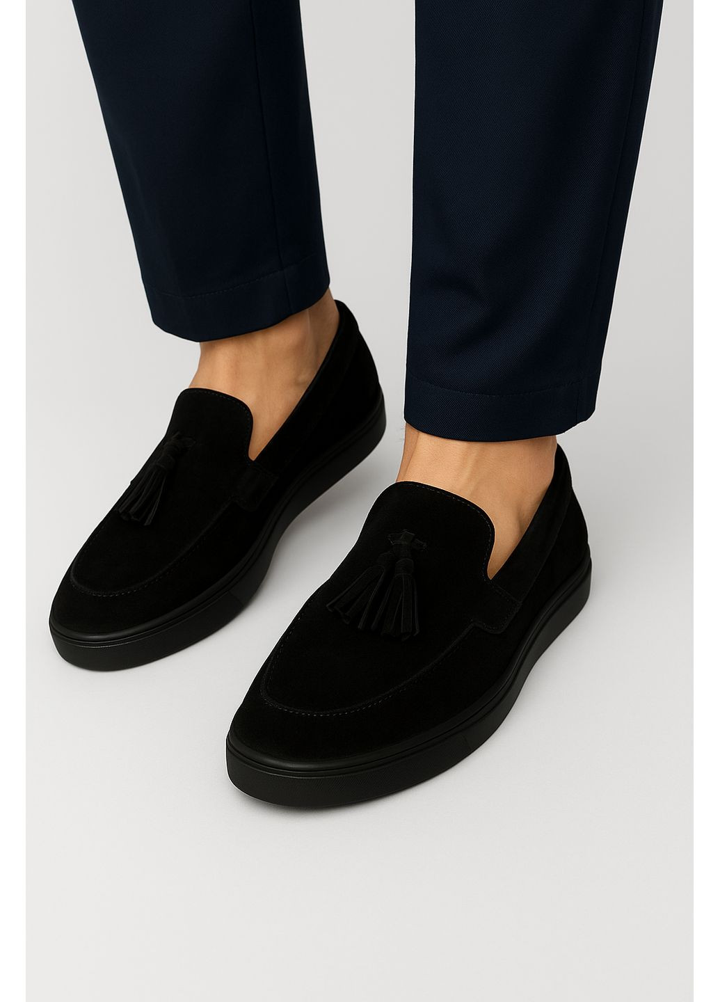 Чоловічі лофери Lux 2003 демісезонні замшеві чорні з китицями Kindzer Lux-2003 (356103792)