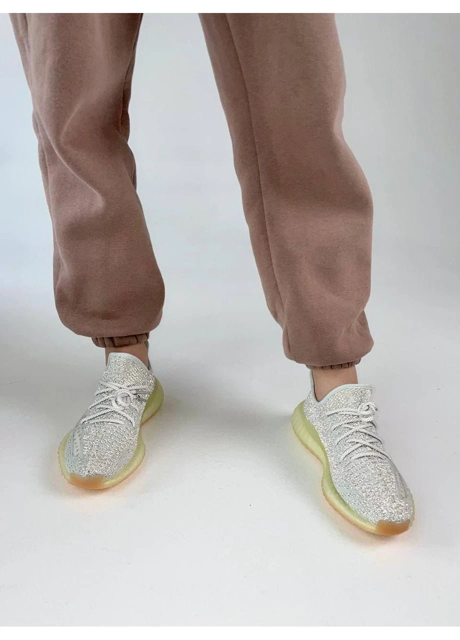 Цветные демисезонные кроссовки мужские adidas yeezy boost 350 v2 yeshaya full reflective адидас изи буст No Brand