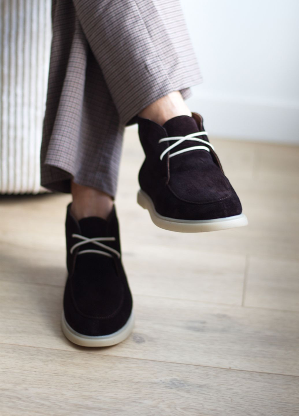 Осенние женские осенние лоферы на шнурках из натуральной замши. No Brand без декора из натуральной замши