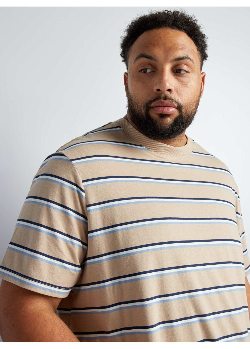 Бежева футболка basic,бежевий в смужку, Kiabi