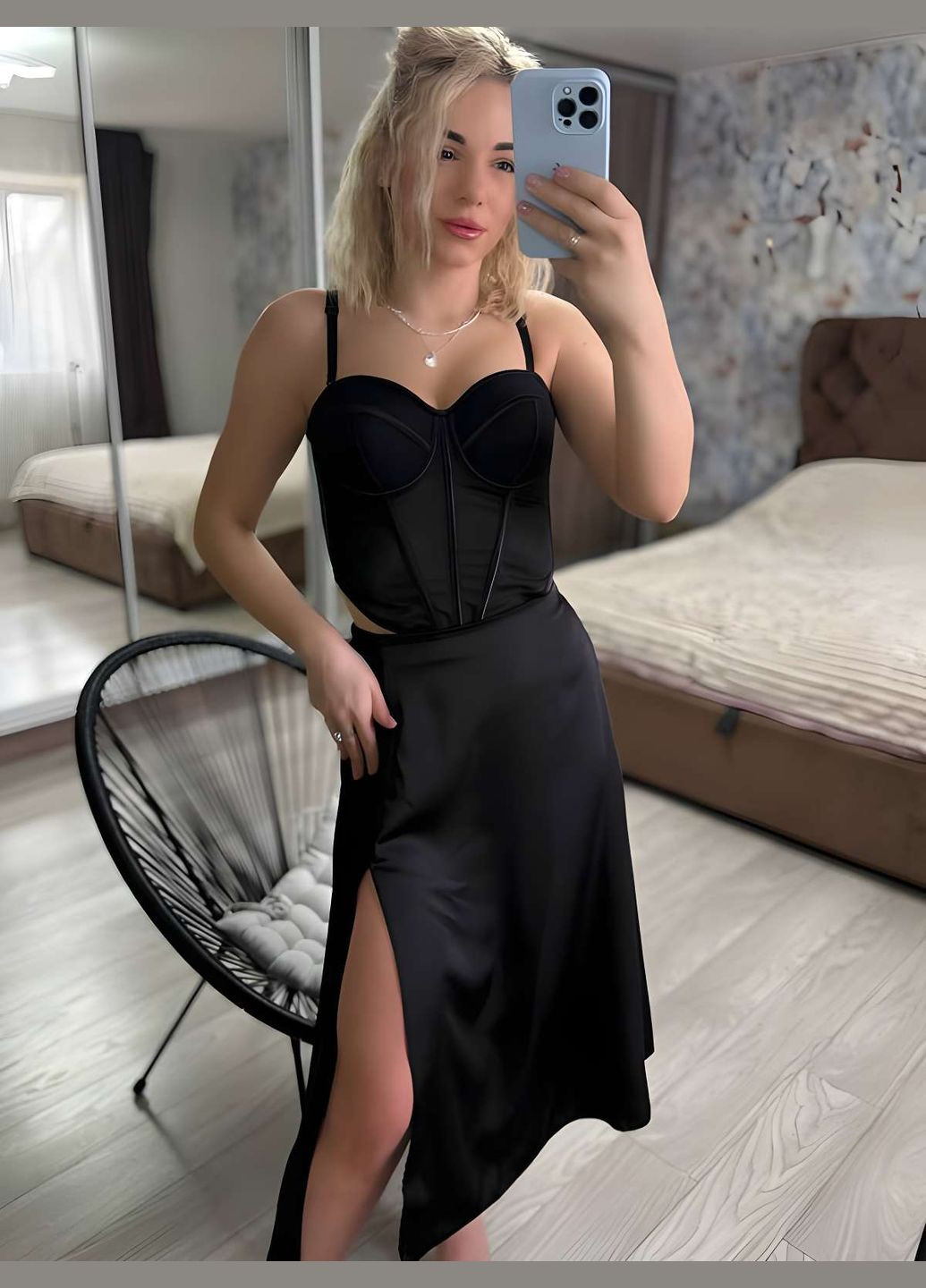 Черная повседневная, кэжуал, коктейльный, вечерний, карнавальный однотонная юбка меди с разрезом женская дабл шелк 42-48 черная, голубая, зеленая, розовая No Brand