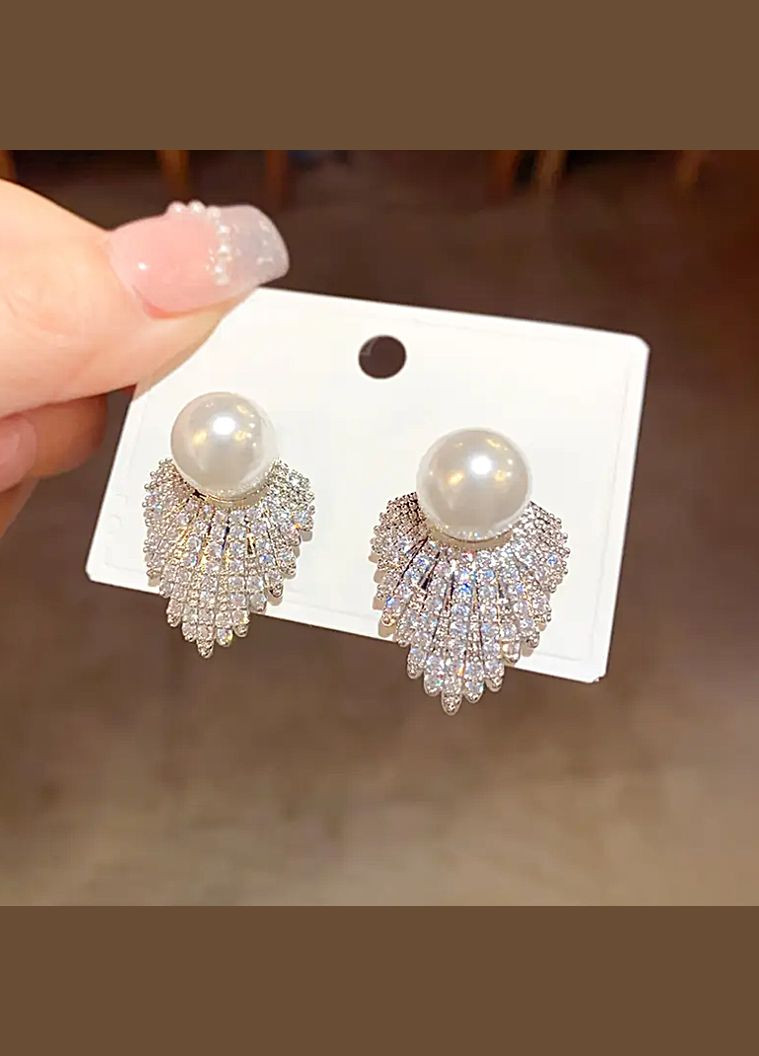 Сережки біжутерія Сріблясті з намистиной No Brand (330033519)