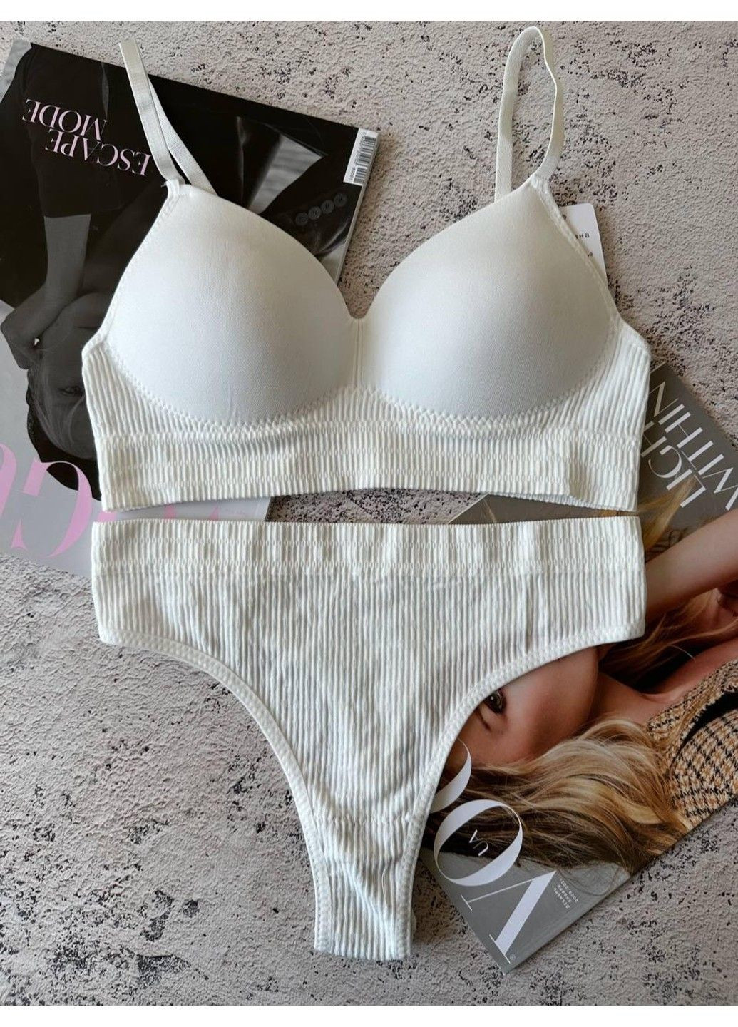 Белый комплект нижнего белья, бесшовный топ, трусики бикини Beisdanna