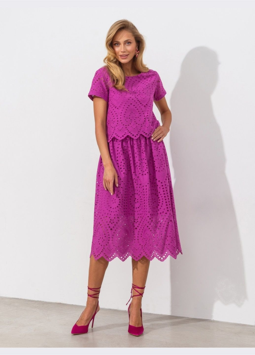 костюм из прошвы цвета фуксия с юбкой Dressa (293486236)