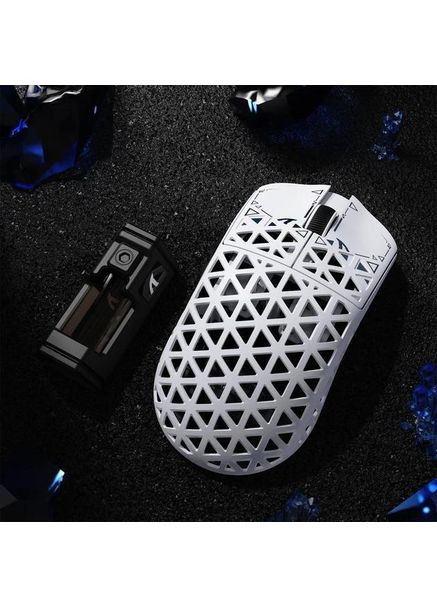 Игровая мышь R5 Ultra беспроводная, сенсор PixArt PAW3950 MAX, 41000 DPI, опрос 8000 Гц (8K), ультралегкий корпус ATTACK SHARK (360713921)