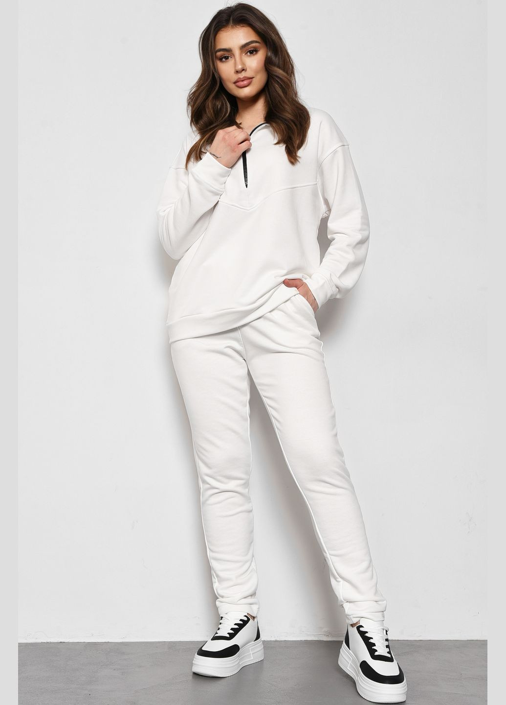 Спортивний костюм жіночий білого кольору Let's Shop (285692146)