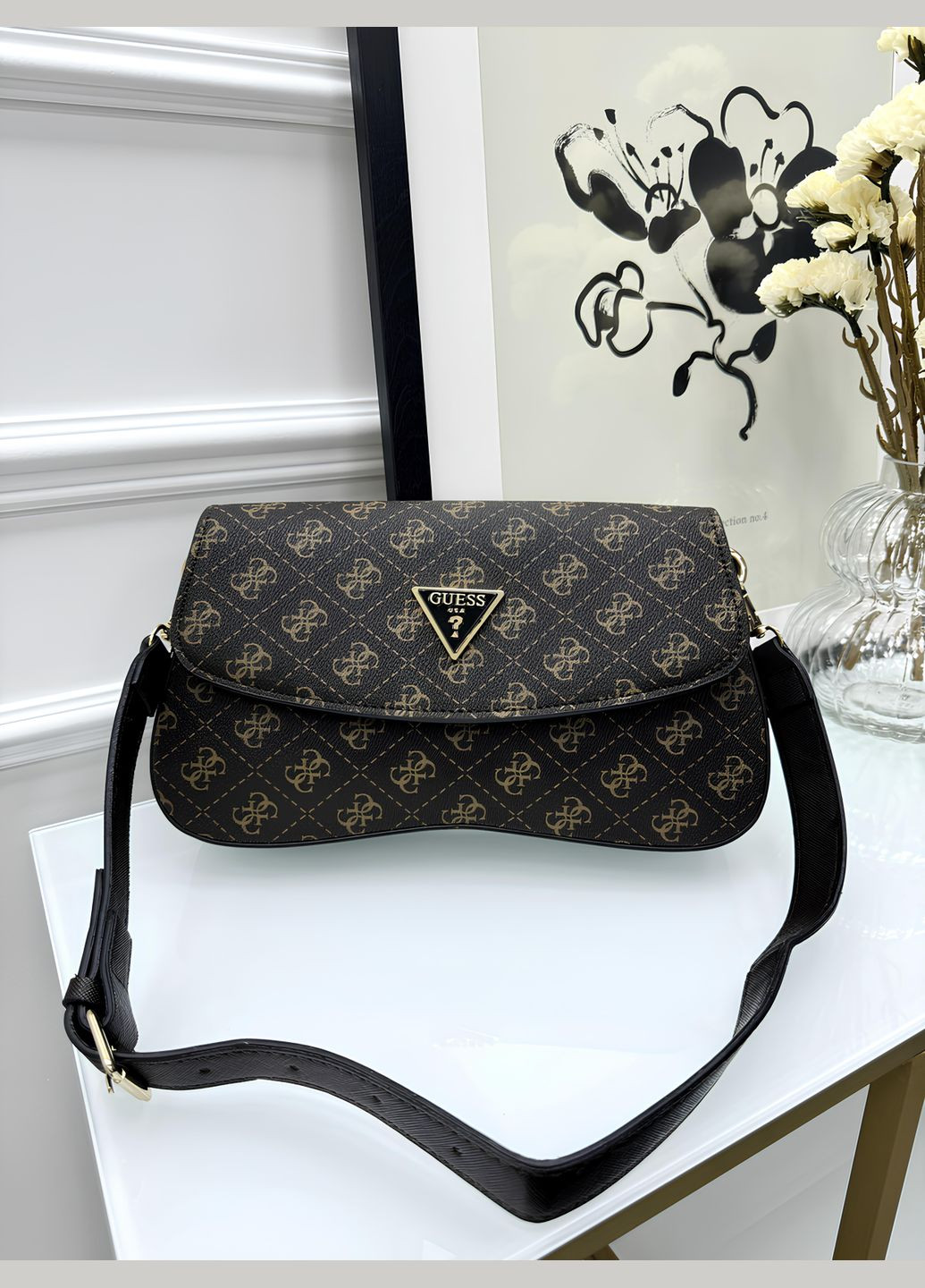 Сумка жіноча Guess Noelle на плечо багет коричневий No Brand Багет (315639427)