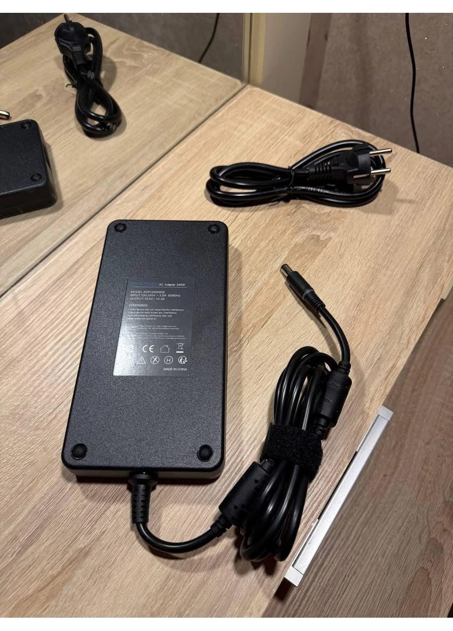Блок живлення WHISTELEN 240W 19.5V 12.3A ADP-240WDE No Brand (393560943)