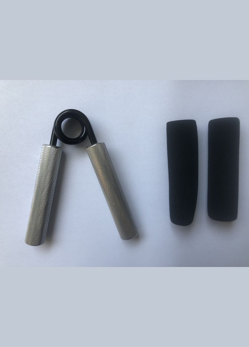 Эспандер кистевой металлический, 135 кг (300LB), с накладками, серый No Brand (313859901)