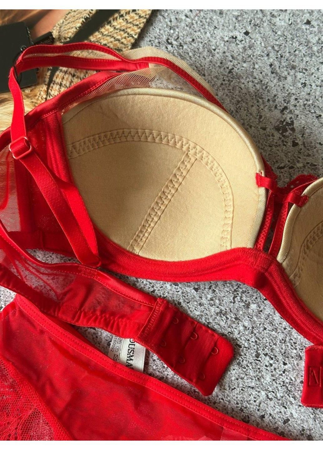 Червоний мереживний комплект із бюстгальтером на тонкому поролоні червоний Acousma