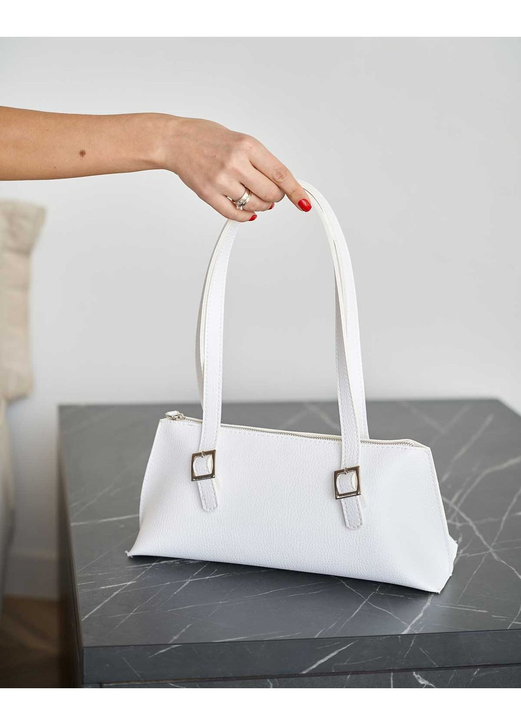 Сумка жіноча біла з екошкіри молодіжна м'яка з блискавкою 1 відділення для повсякденного використання ProDobro (367264074)