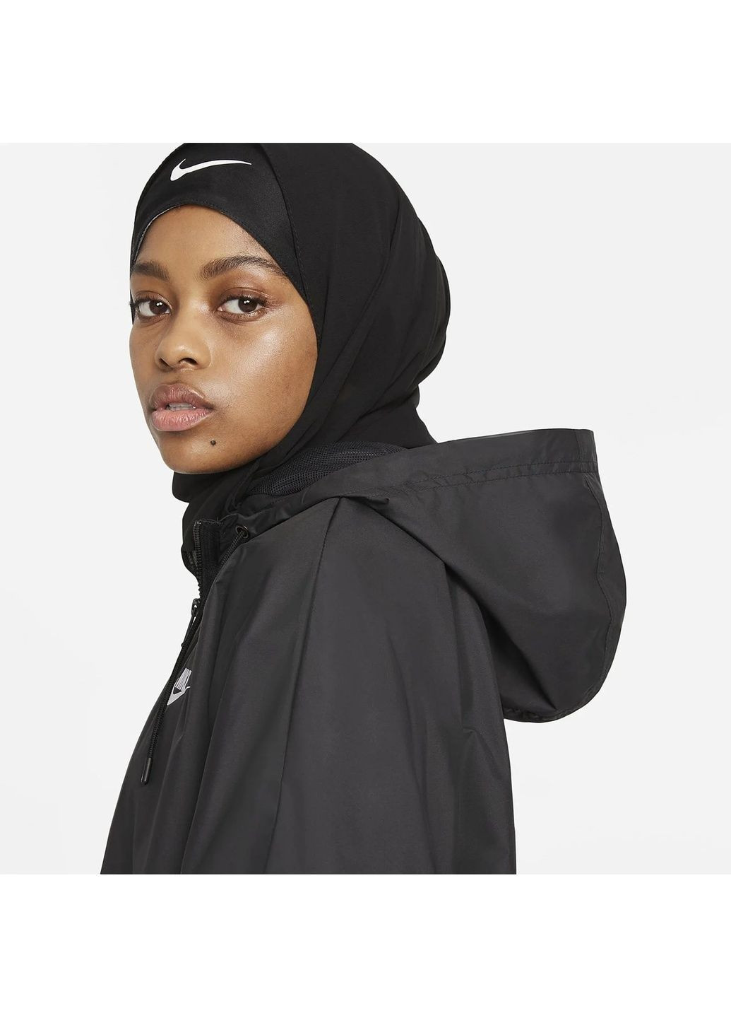 Черная куртка женская sportswear repel windrunner black Nike