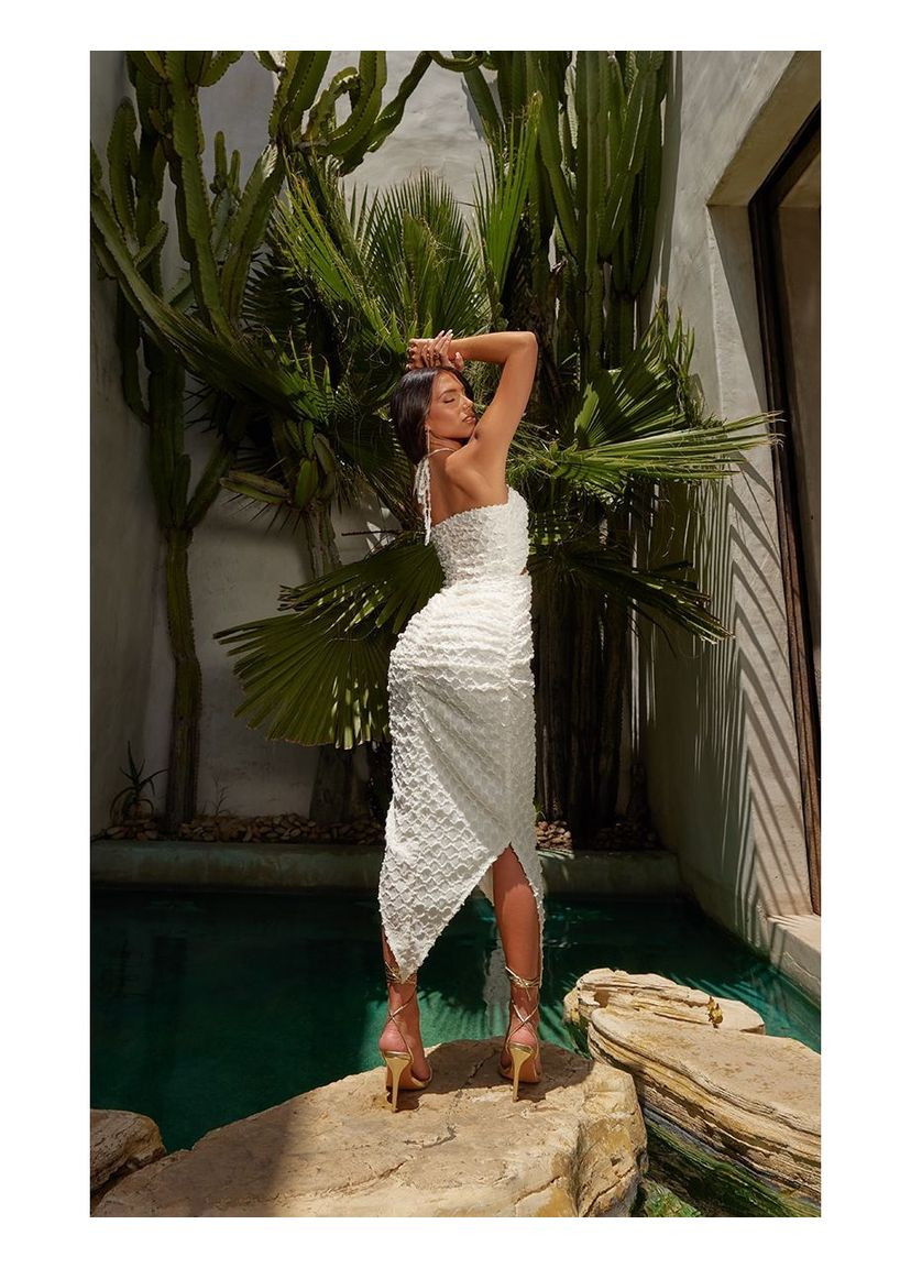 Айворі сукня PrettyLittleThing