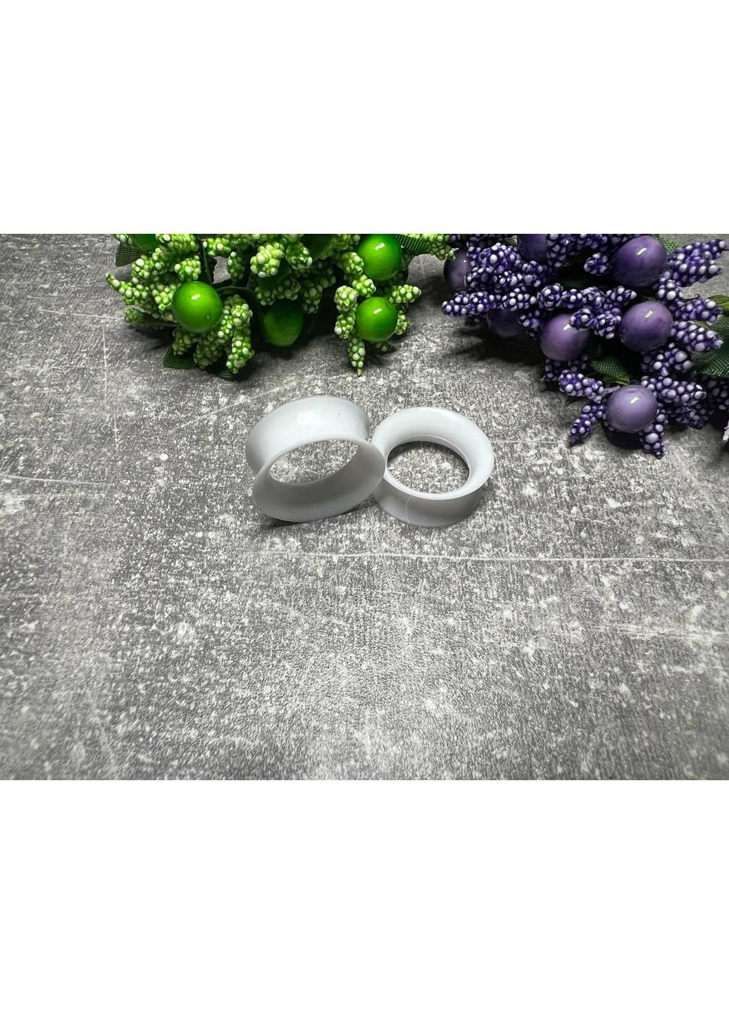 На 28 мм силіконові тунелі в різних кольорах білій No Brand (372600004)