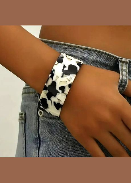 Браслет широкий черно-белый с мраморным принтом No Brand (334880534)