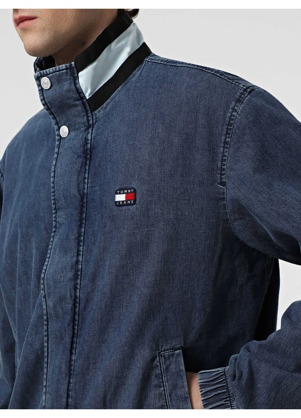 Синяя демисезонная куртка Tommy Jeans DM0DM21155-1A4