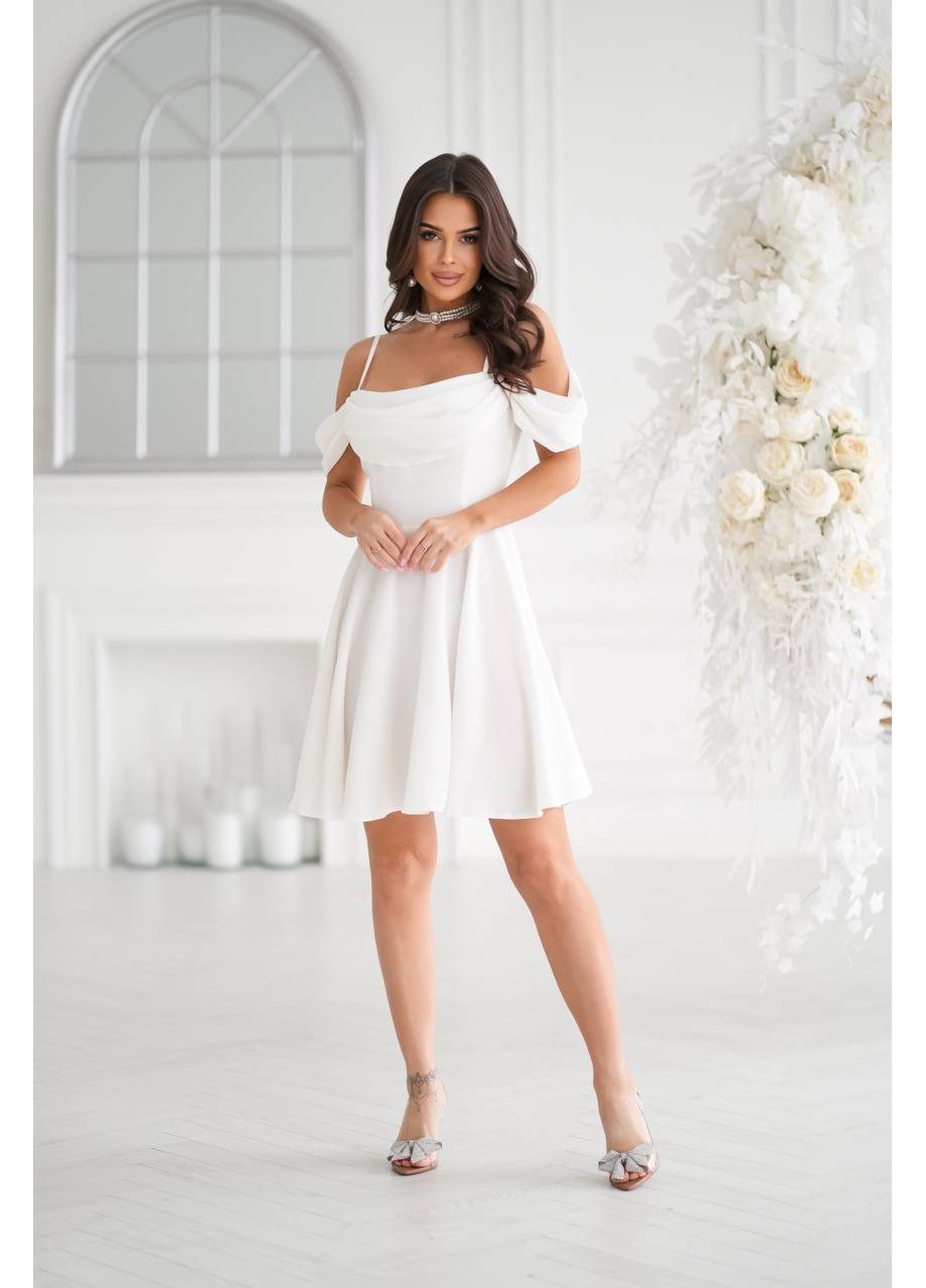 Молочное праздничный женская мини со спущенными рукавами и драпировкой в зоне декольте клеш, с открытыми плечами MonCher