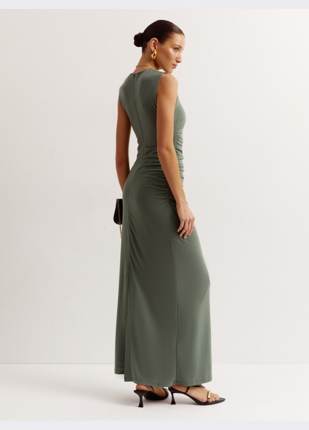 Оливковое (хаки) длинное платье цвета хаки без рукавов Dressa