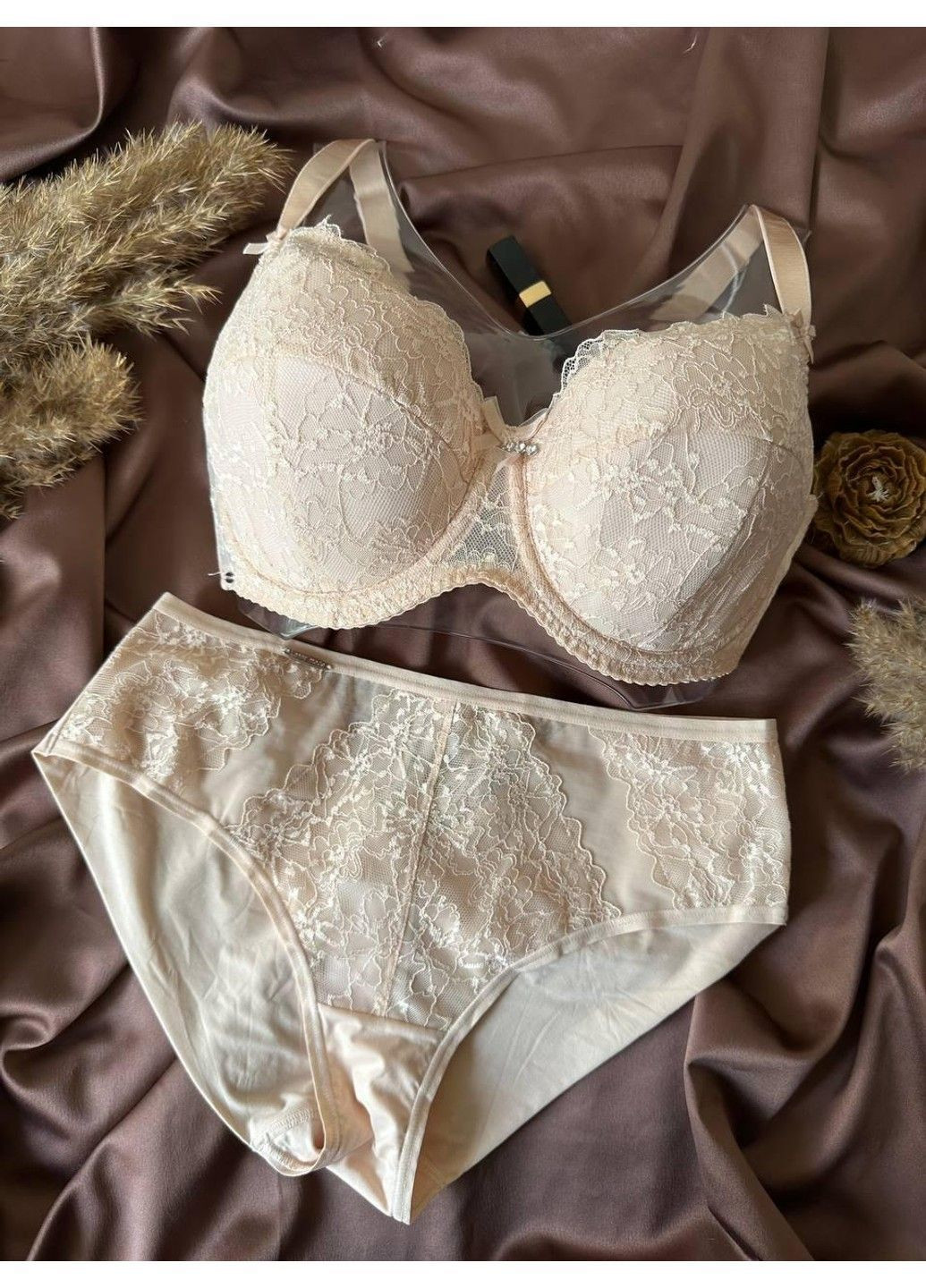 Бежевый комплект бюстгальтер и кружевные трусики 11740 бежевый Lanny Mode