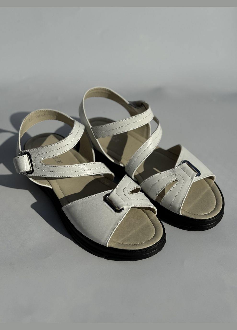 Белые босоножки Elvix на липучке