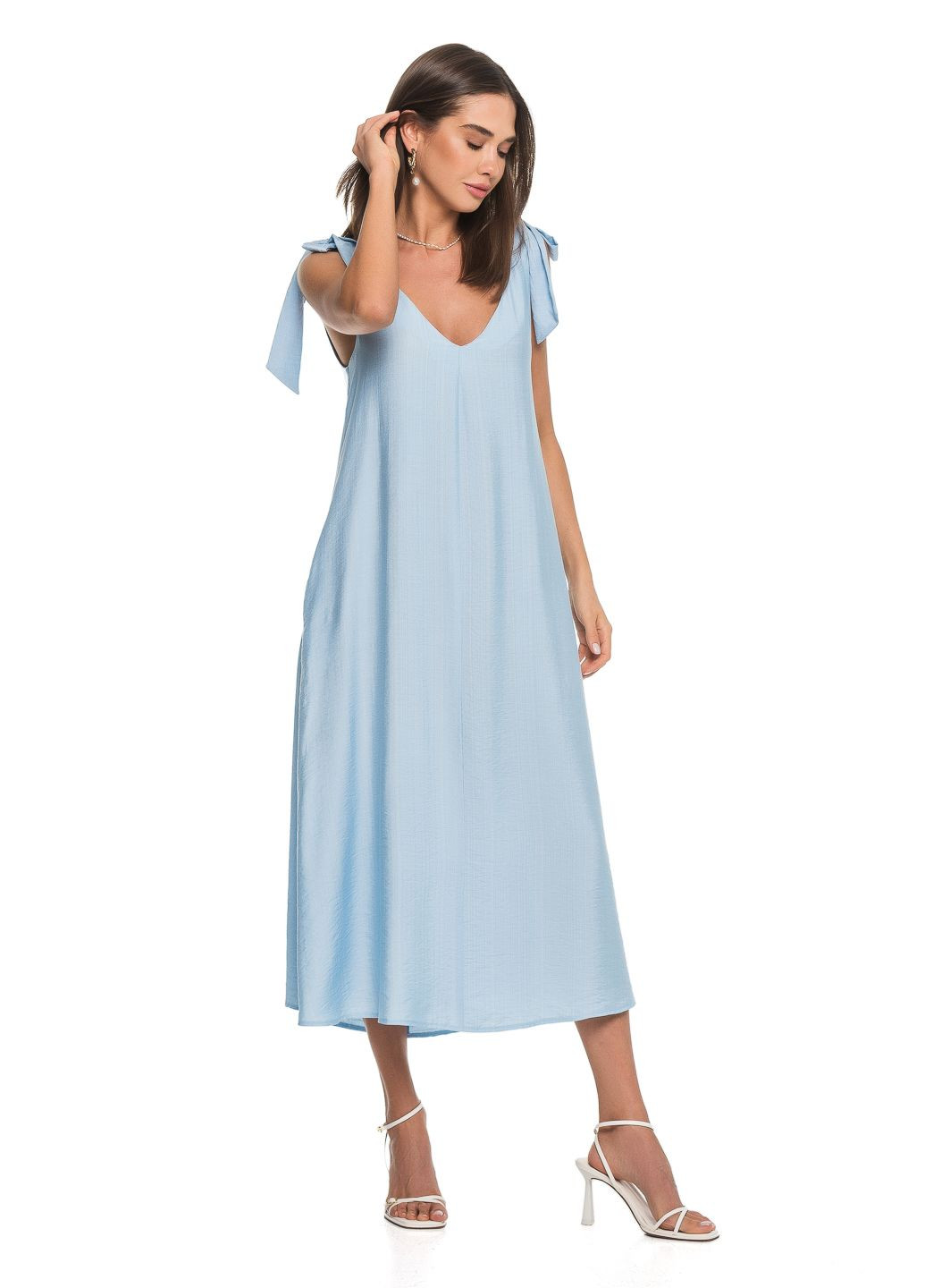 Блакитна легка вишукана сукня з креативними бретелями. SVTR