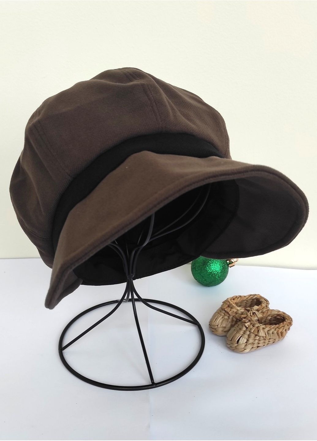 Жіноча Оверсайз Кепка Елегантний Класичний Осінній Капелюх з Широкими Полями та Декором No Brand жіноча кепка з широким козирком (364301683)