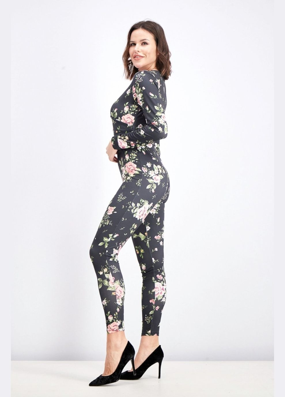 Комбінезон брючний жіночий в квітковий принт NA-KD комбінезон-брюки квітковий чорний поліестер