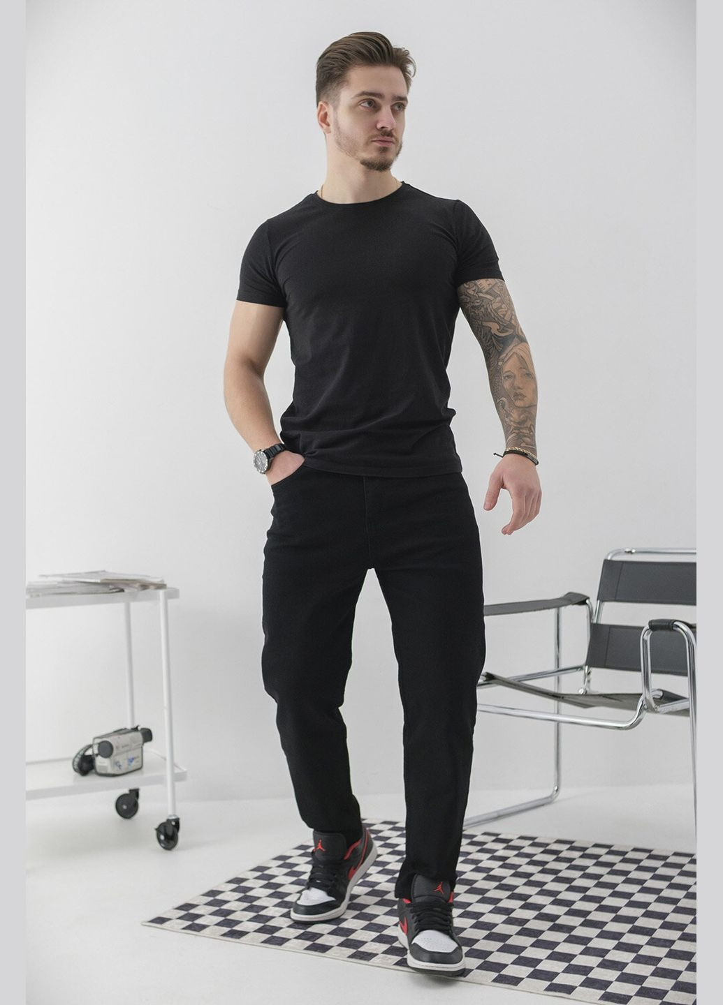 Черные демисезонные мужские джинсы regular fit черного цвета Without