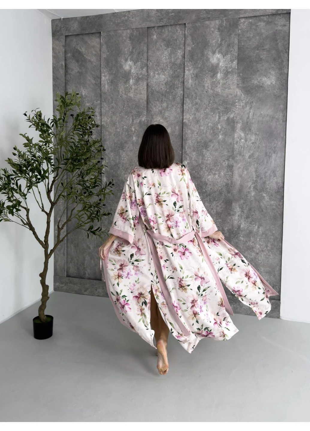 Жіночий халат кімоно довгий Morning Bloom рожеві квіти молочний Cosy (390264257)