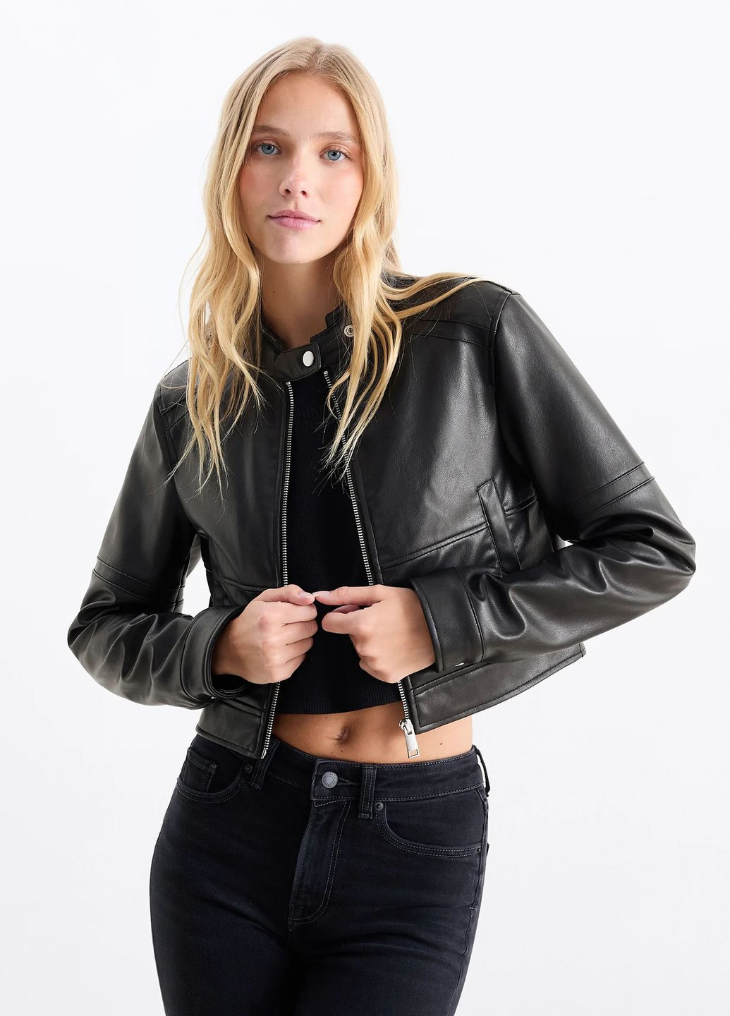 Черная демисезонная куртка из эко кожи C&A