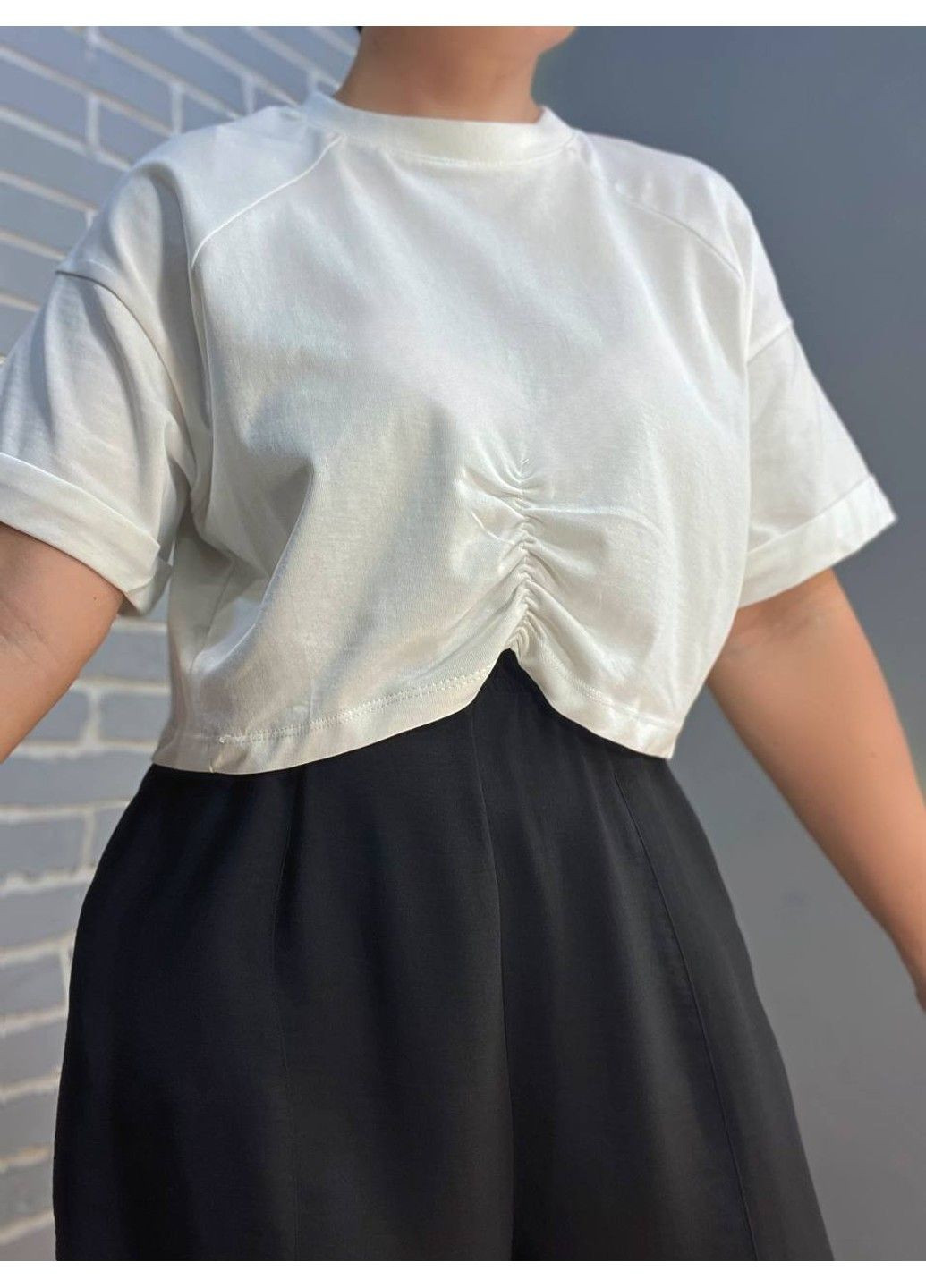 Женская футболка 0911 короткая широкая с резинкой - сборкой впереди Clew - (304062722)