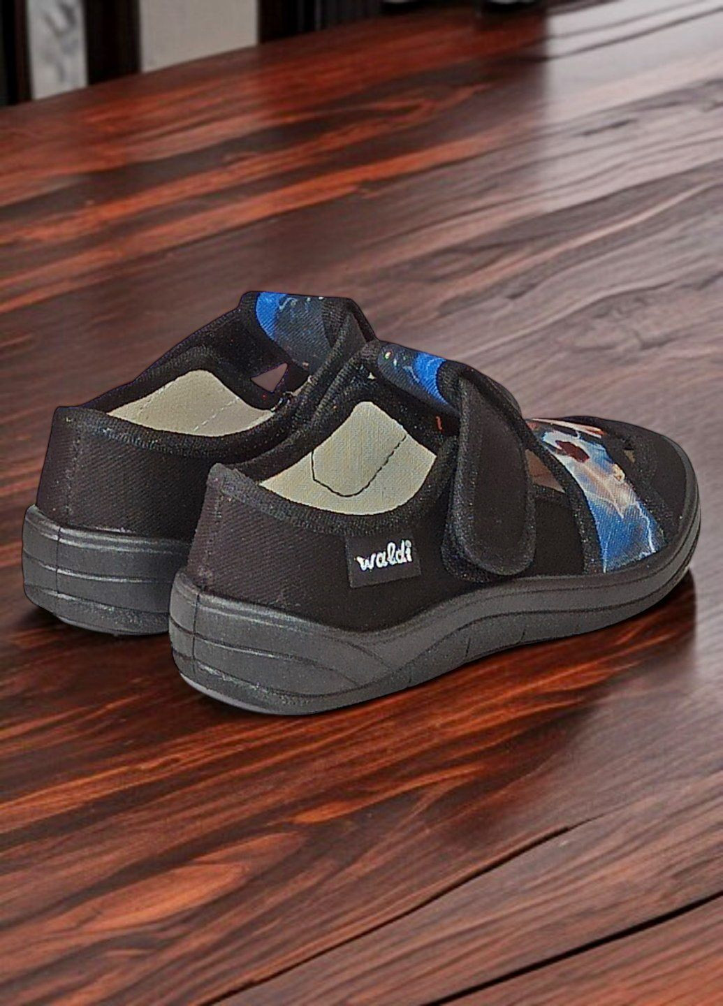 Черные ортопедические тапочки на липучке для мальчика сменная обувь в садик Waldi