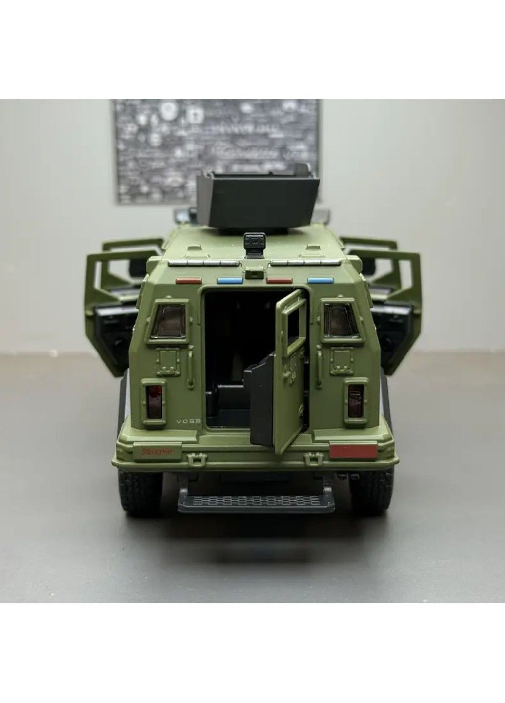 Моделька металлическая машинка военный броневик со световыми эффектам 1:32 No Brand (367268880)