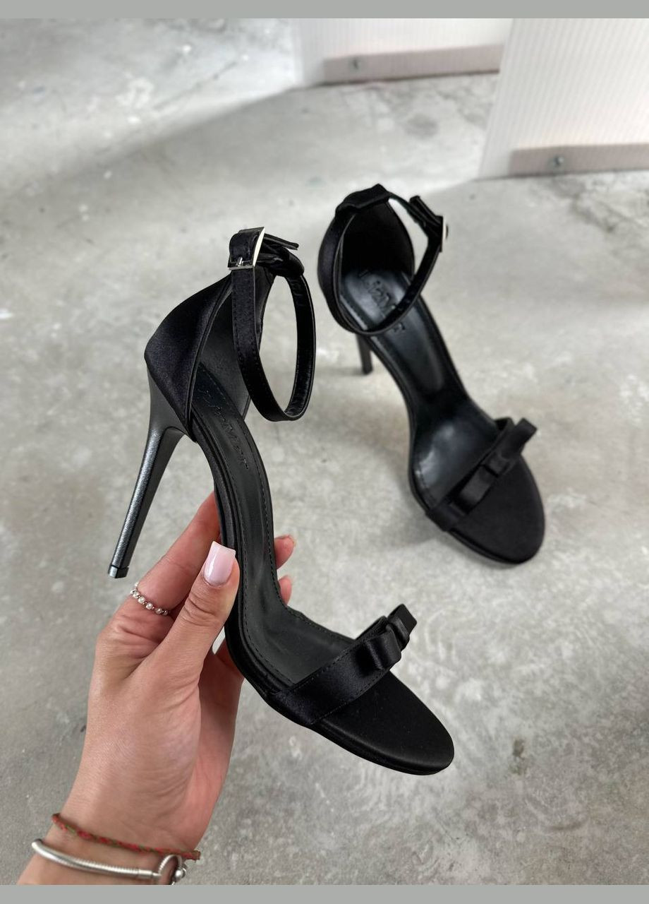 Вечірні босоніжки с закритою п'яткою на шпильці атласні No Brand (335976242)