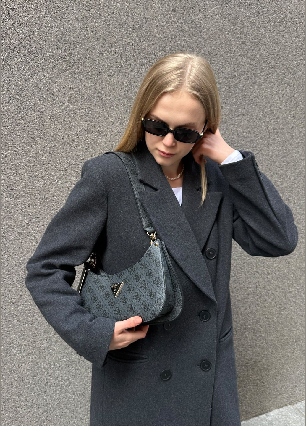 Женская сумка Guess багет серая No Brand (327666099)