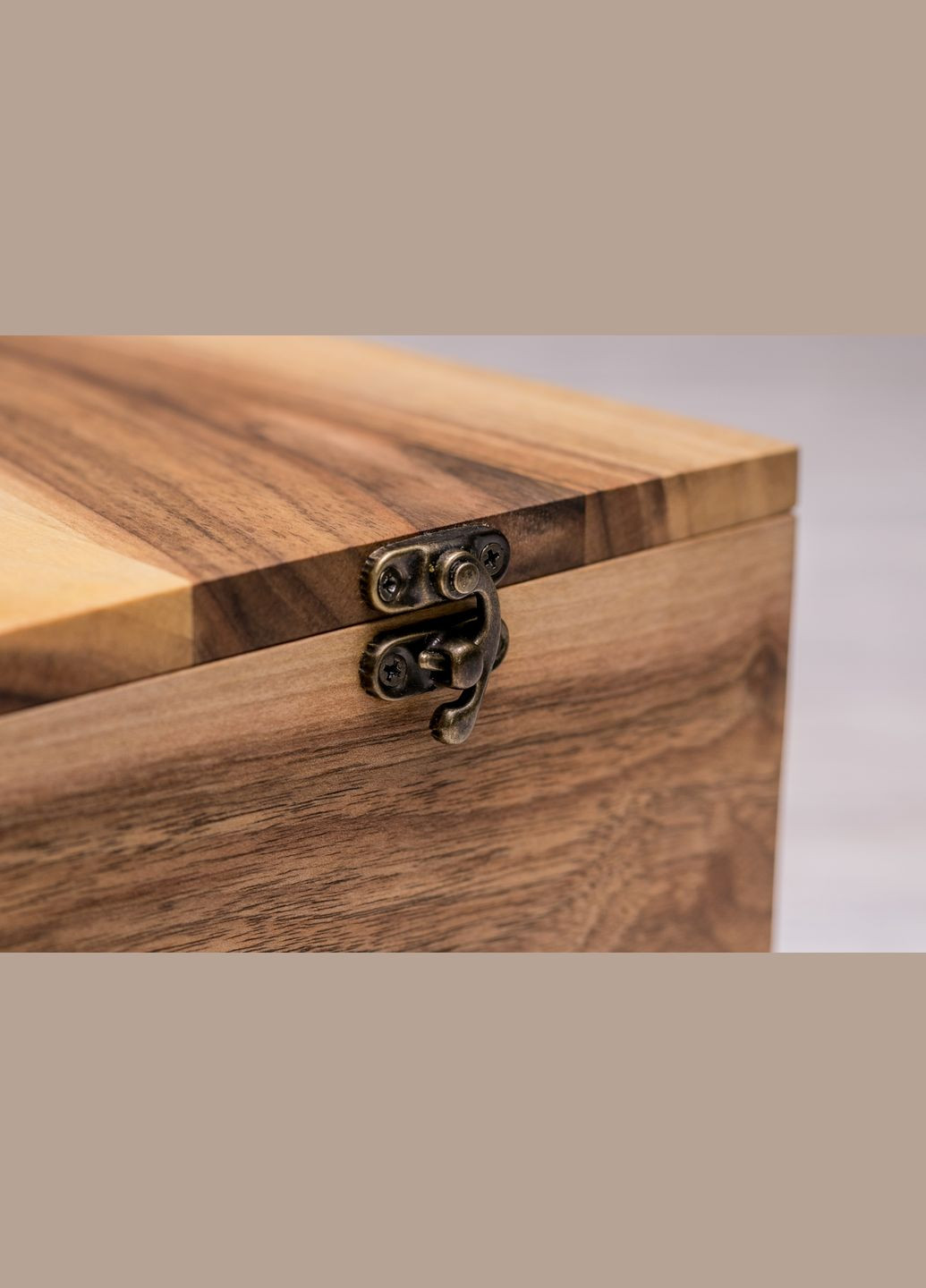 Коробочка для годинників з дерев'яною кришкою з ящиком 4 EcoWalnut (295266075)