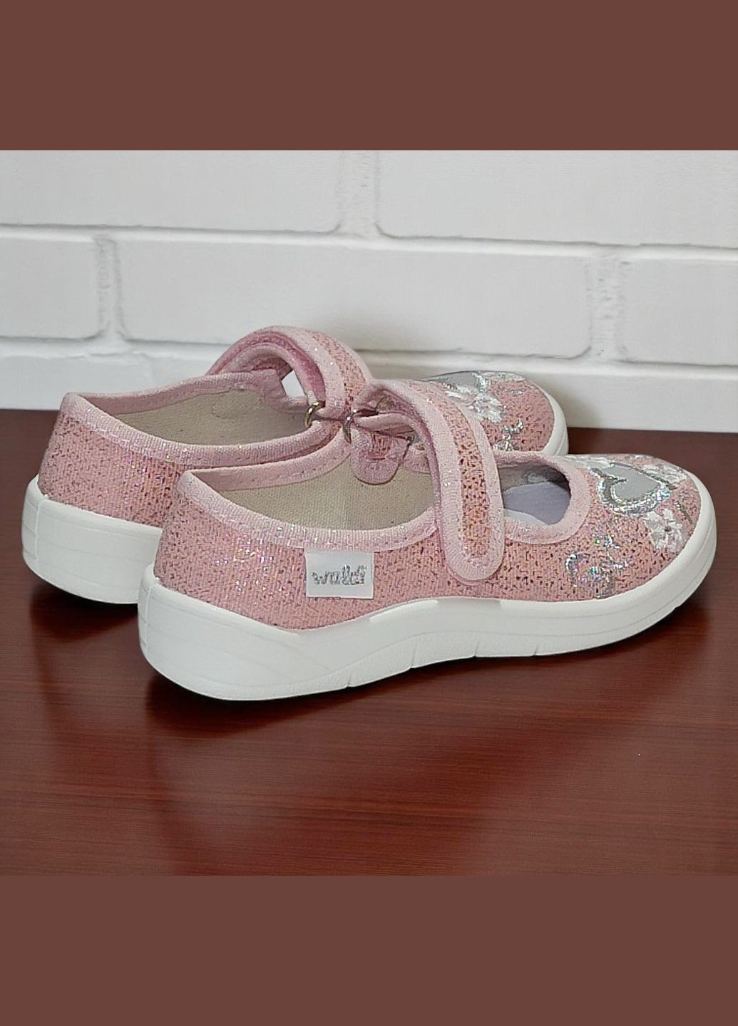 Светло-розовые ортопедические тапочки на липучке для девочки сменная обувь в садик валди Waldi с вышивкой, с цветами