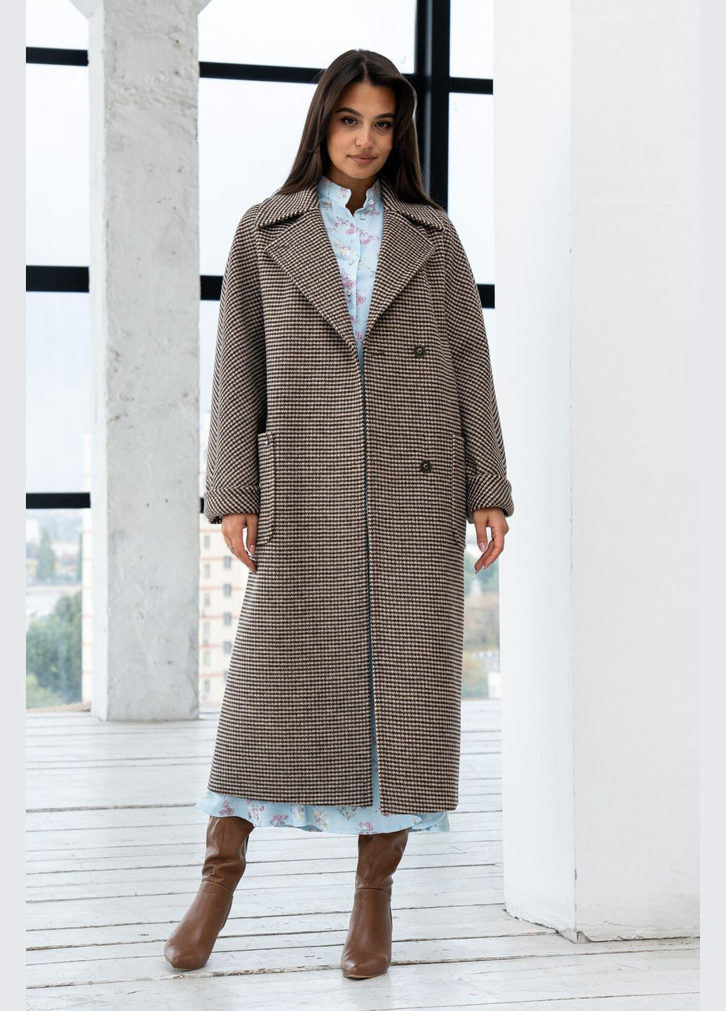 Світло-блакитна повсякденний сукня міді довжини з коміром стійкою та кишенями в бічних швах (пл 20) RiMari