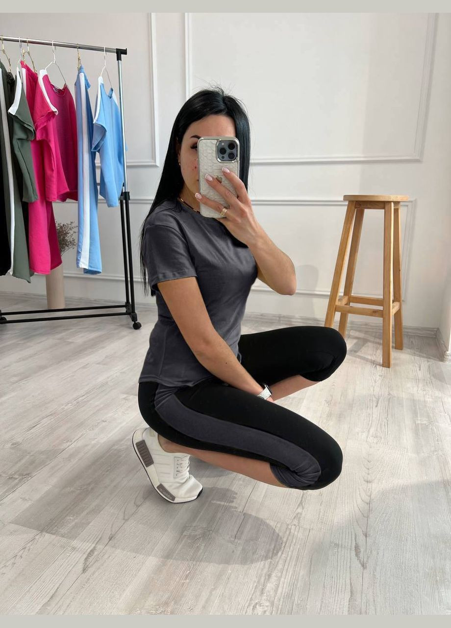 Жіночий спортивний костюм - капрі та футболка Україна (331022684)