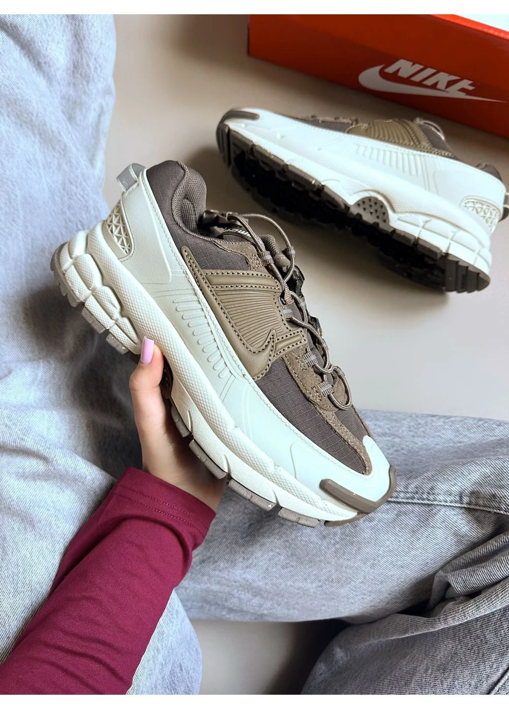 Коричневі кросівки чоловічі nike air zoom vomero roam light bone mibrown найк аір зум коричневі демісезон No Brand