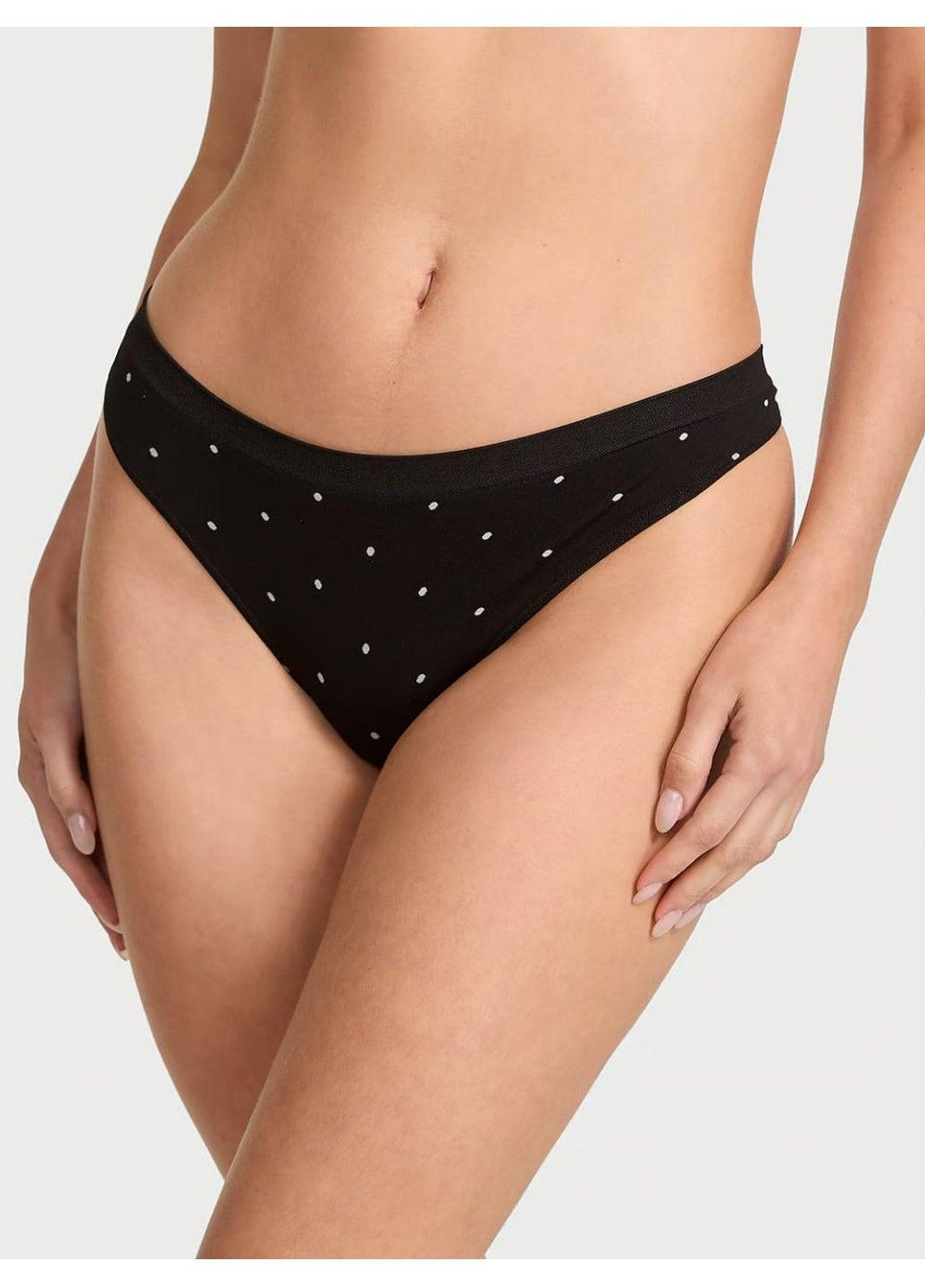Трусики-стрінги жіночі з мікрофібри Seamless Thong Panty чорні Victoria's Secret (348416662)