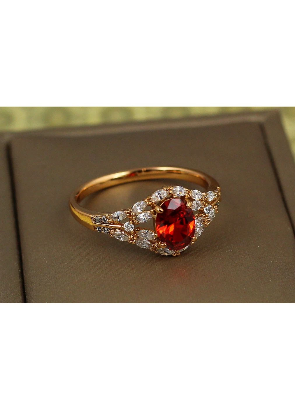 Кольцо баллада с красным фианитом р 16 золотистое love-shopping Xuping Jewelry (387394437)