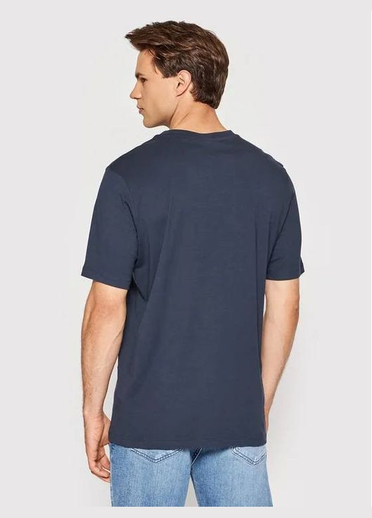 Темно-синяя мужская футболка темно-синяя с красным принтом в стиле hugo No Brand