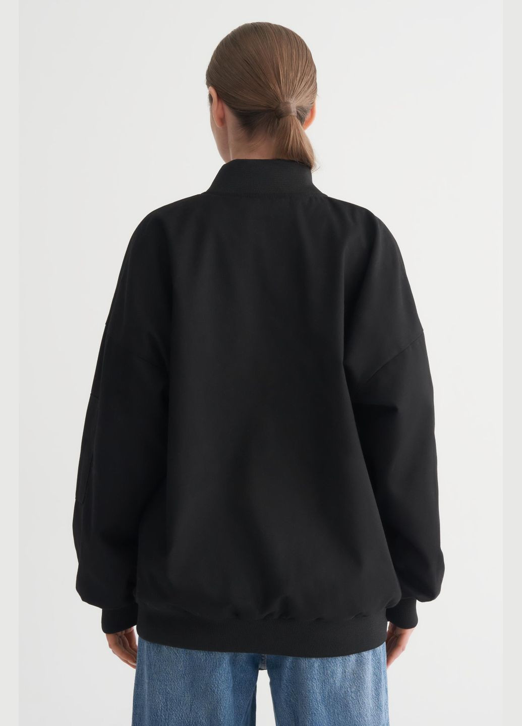 Черная демисезонная куртка, цвет черный Estro