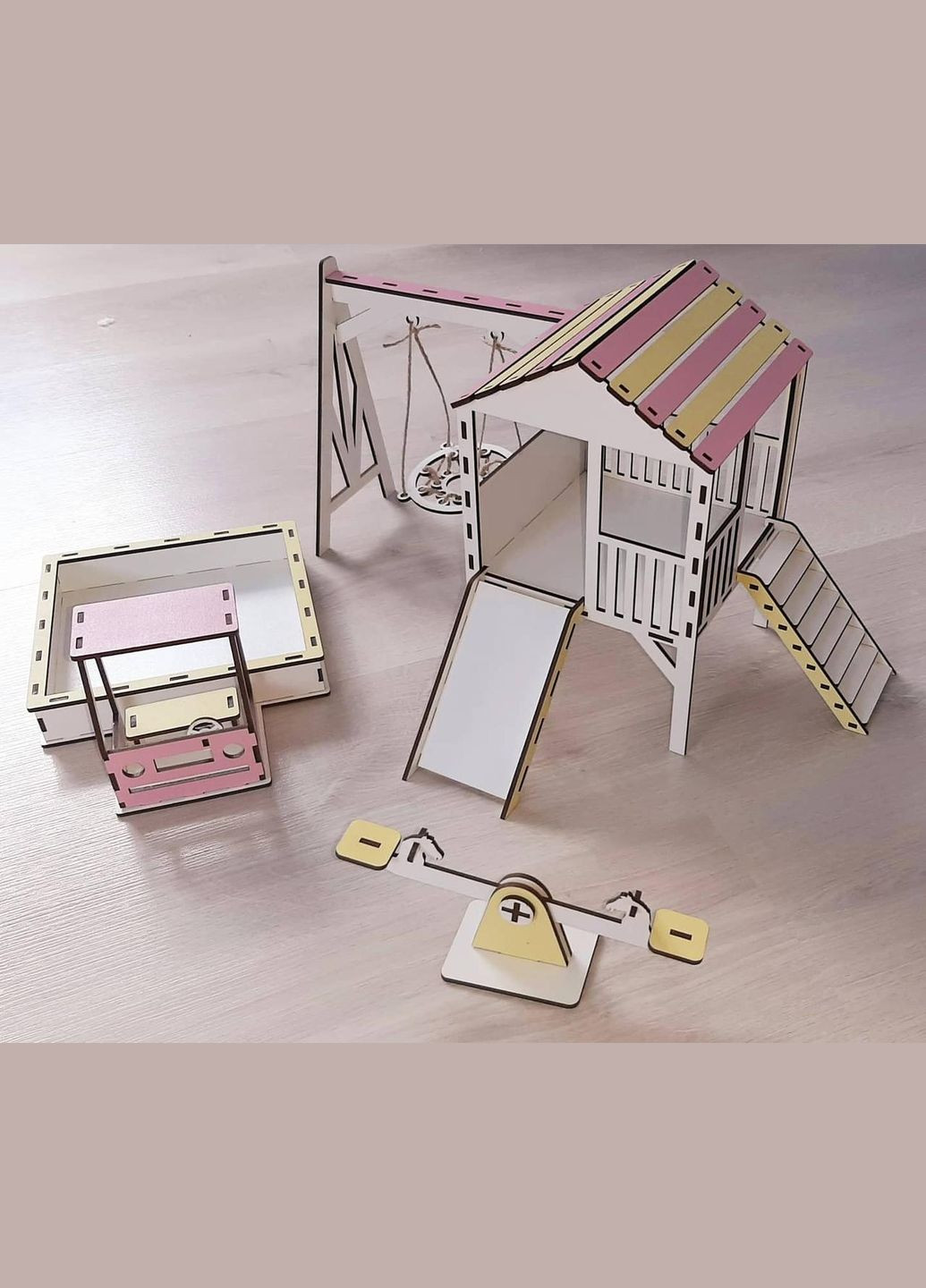 Ляльковий дерев'яний дитячий будиночок для ляльок самозбірний з меблями, дитячим майданчиком та ящиками + колиска No Brand (305076691)