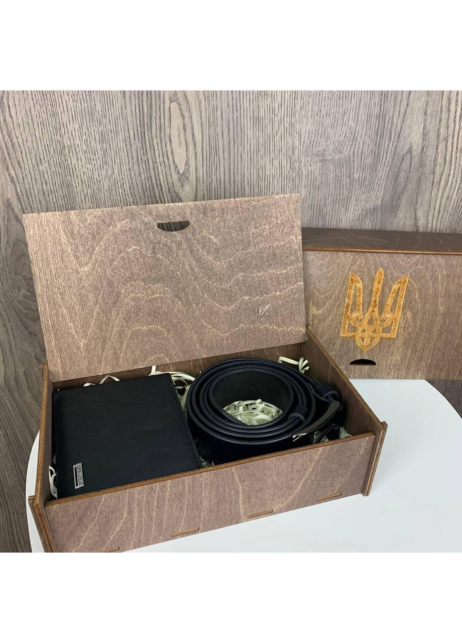 Чоловічий подарунковий набір шкіряний гаманець портмоне і пояс ремінь в чорний коробці. No Brand (351536568)