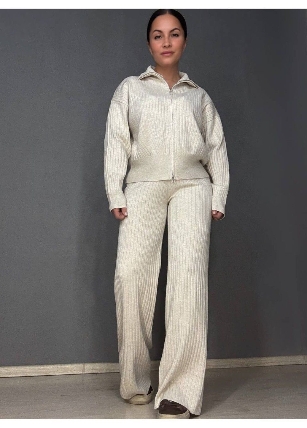 Костюм женский Joy One 376 вязаный в рубчик с кофтой на молнии и брюками палаццо No Brand (364652934)