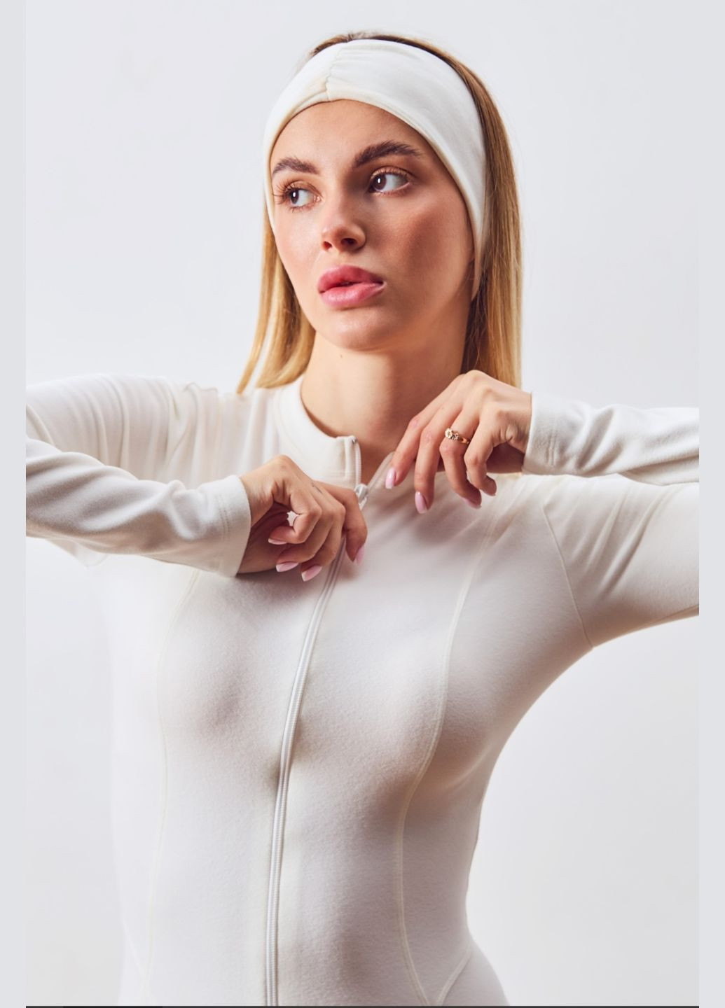 Женский комбинезон тэрмо на микро флисе теплый itelle приталена комбинезон-брюки однотонный молочный кэжуал трикотаж