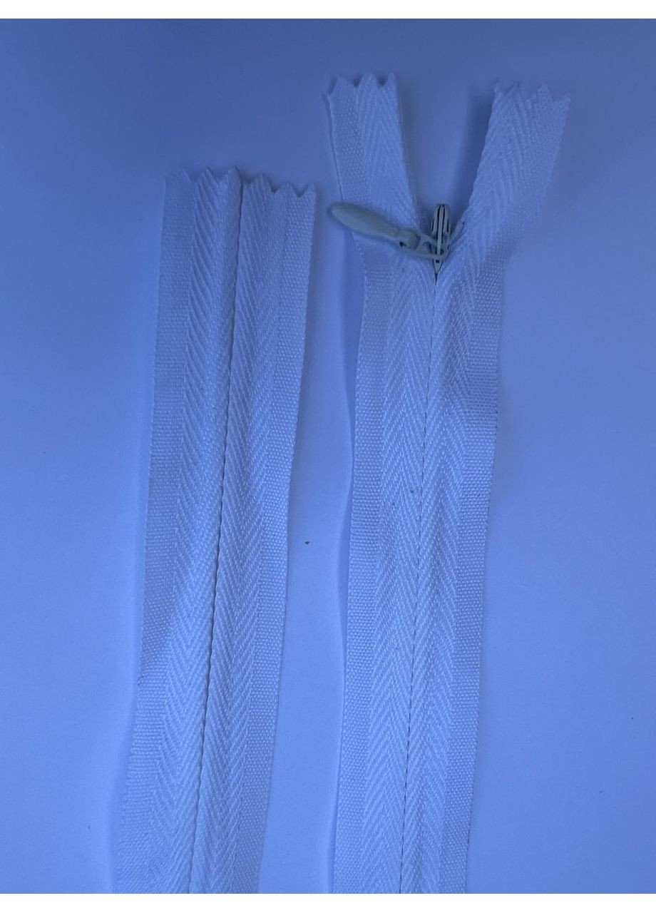 Біла бавовняна котонова міцна нероз'ємна спіральна вшивна потайна змійка-блискавка на хб основі з бігунком 50 см тип 3 No Brand (350882191)